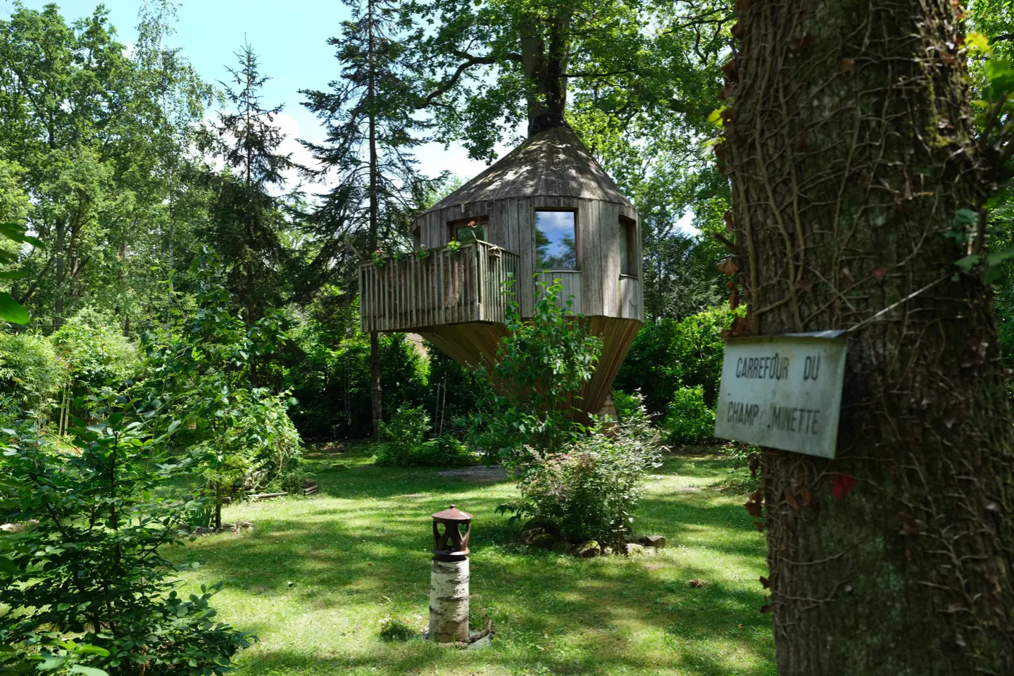 Acousmahome, cabane dans les arbres à Arbonne-la-Forêt