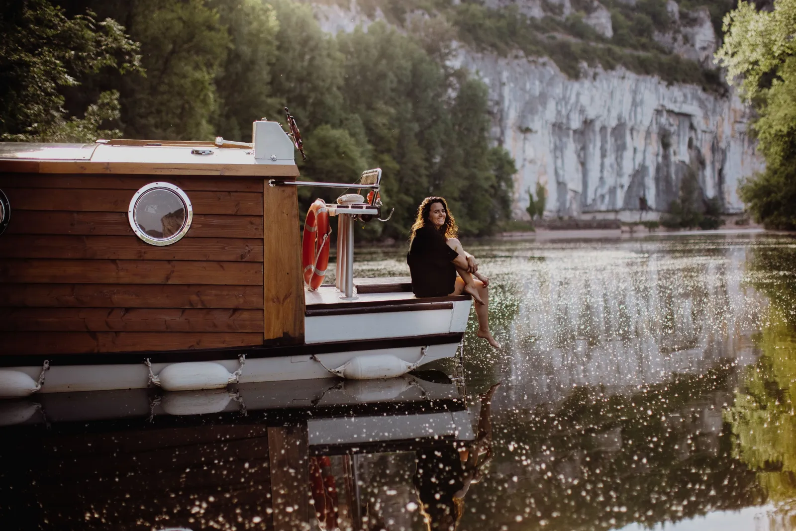 Bateau Cabane, cabane sur l'eau à Bouziès