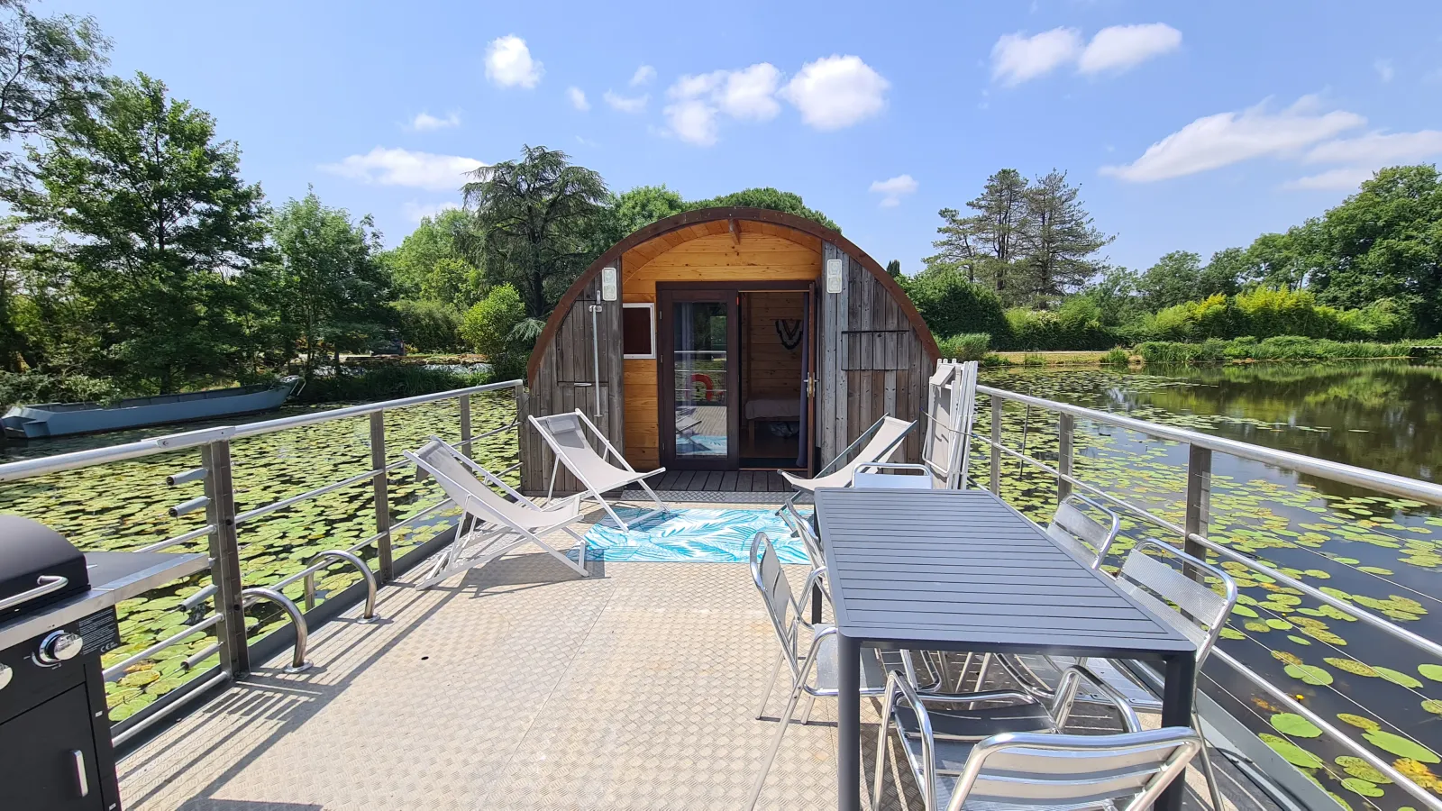 Bateau cabané à Tallud-Sainte-Gemme, photo 2