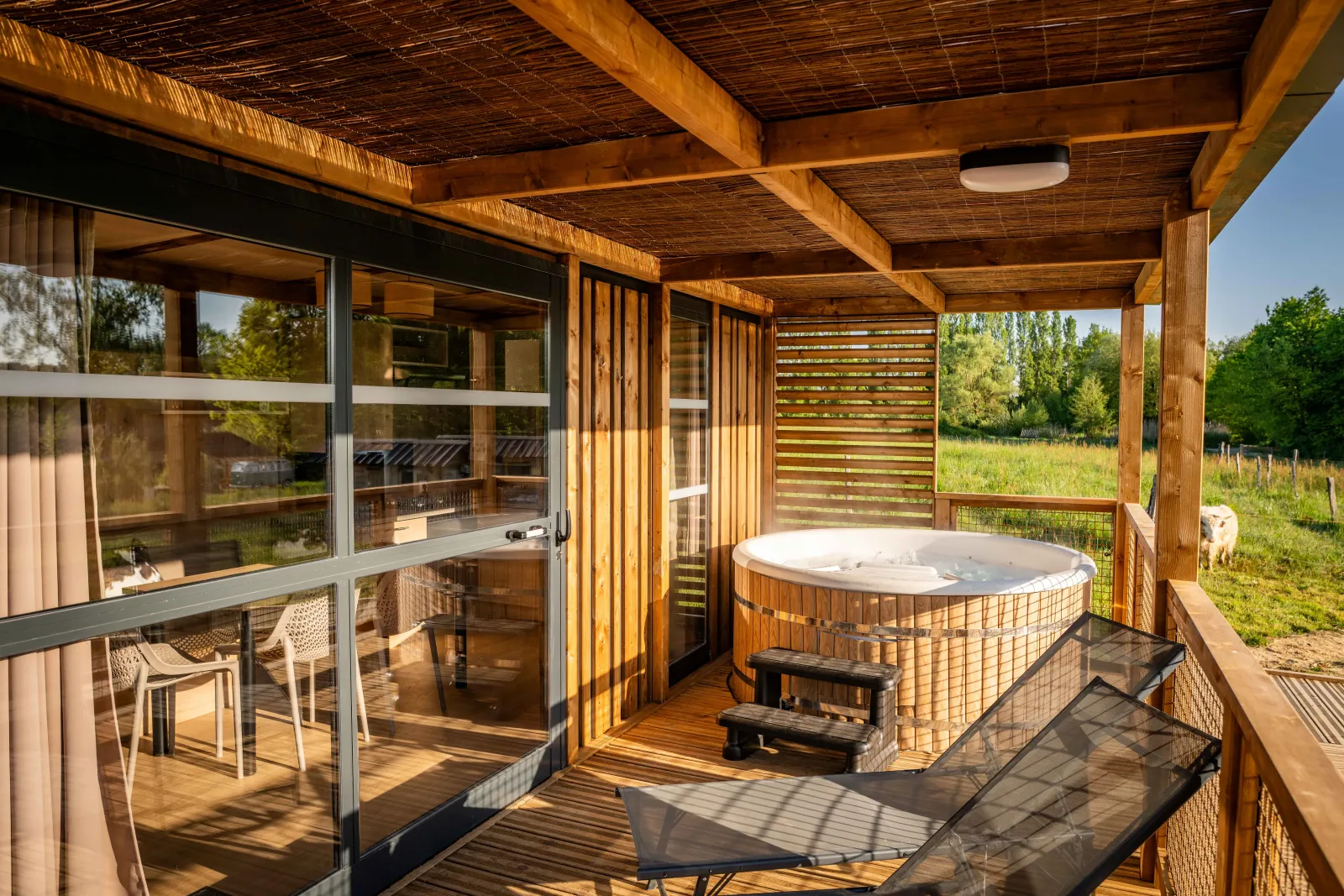 Cabane accessible avec spa à Bâgé-Dommartin, photo 2
