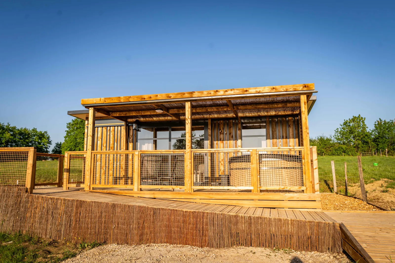 Cabane accessible avec spa à Bâgé-Dommartin, photo 3