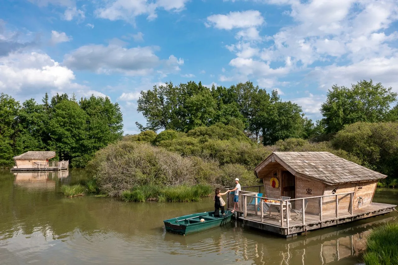 Cabane Alizée, cabane sur l'eau à Pressac