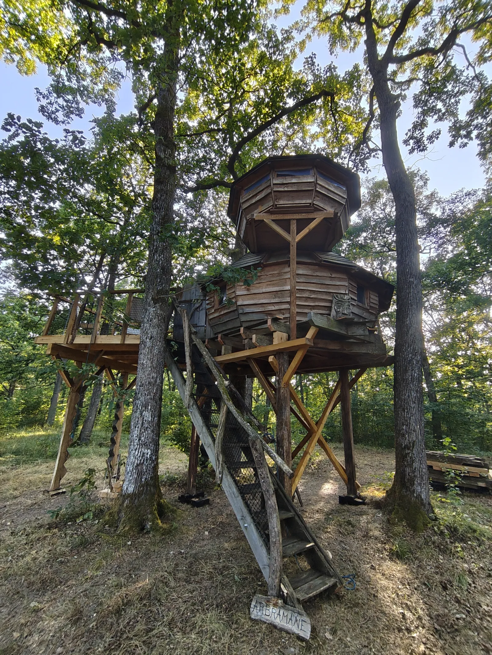 Cabane Arbràmâne, cabane dans les arbres à Vittel