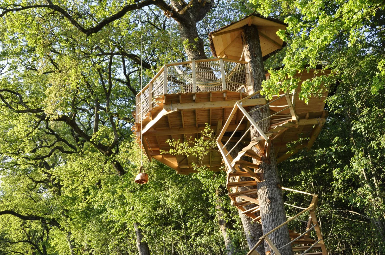 Cabane Asiatique, cabane dans les arbres à Ballan-Miré