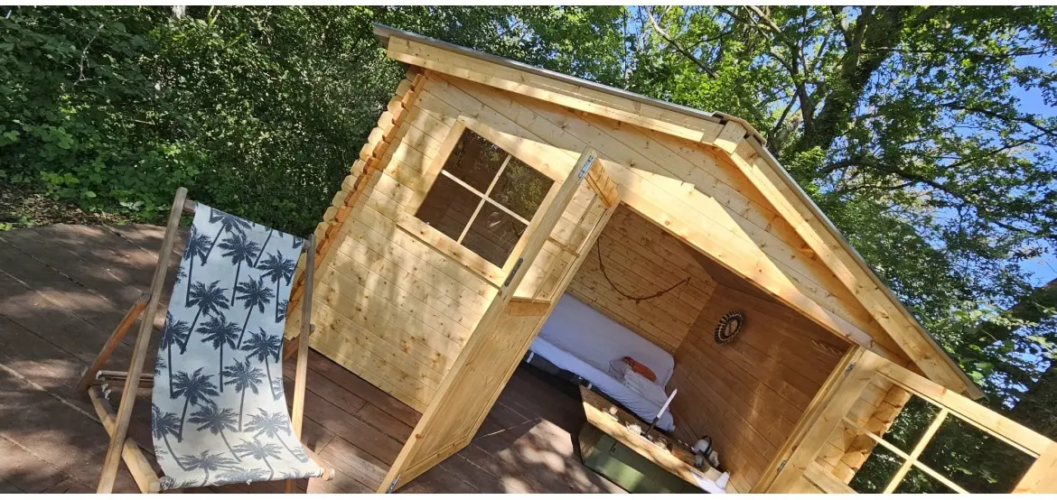 Cabane au Bord de l'Eau, cabane au sol à Soisy-Bouy