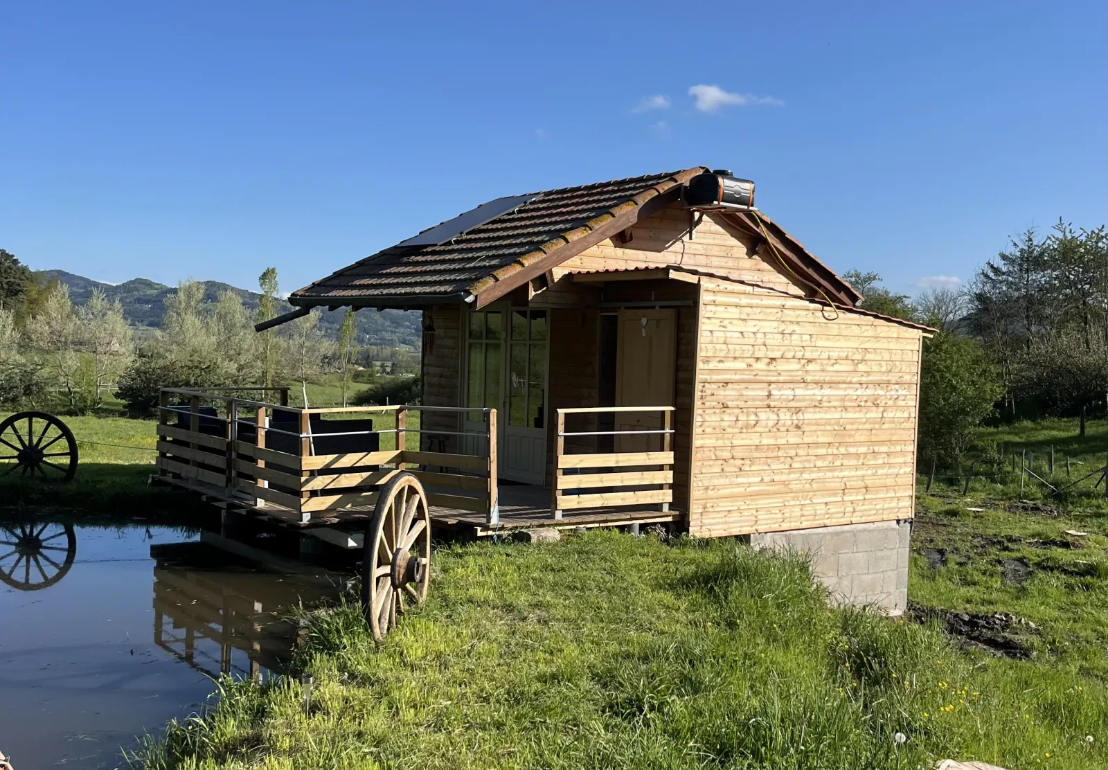Cabane au bord de l'étang à Saint-Pierre-Eynac, photo 3