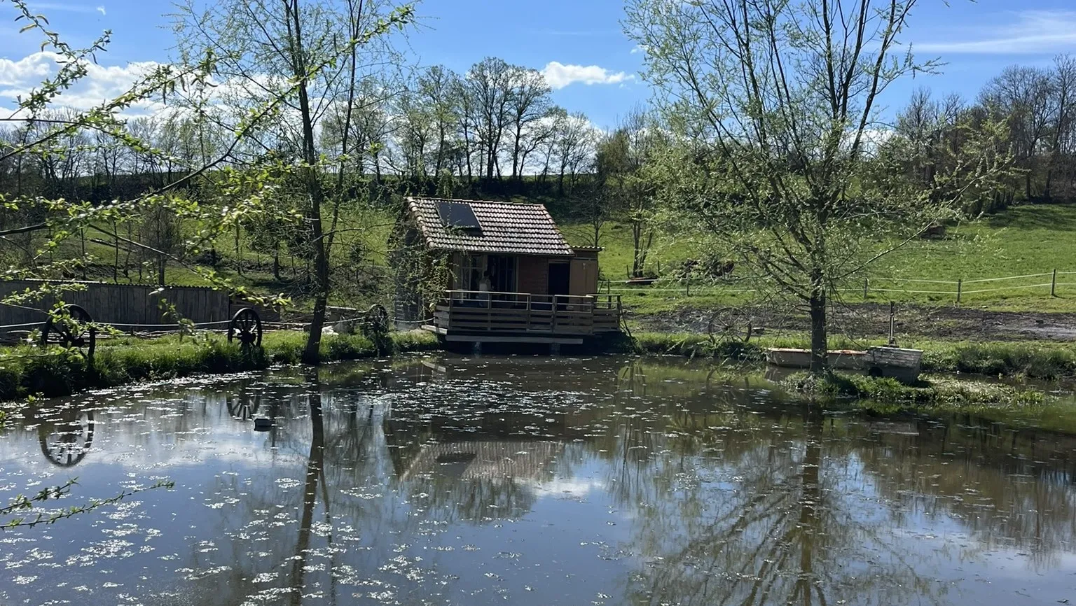 Cabane au bord de l'étang à Saint-Pierre-Eynac, photo 4