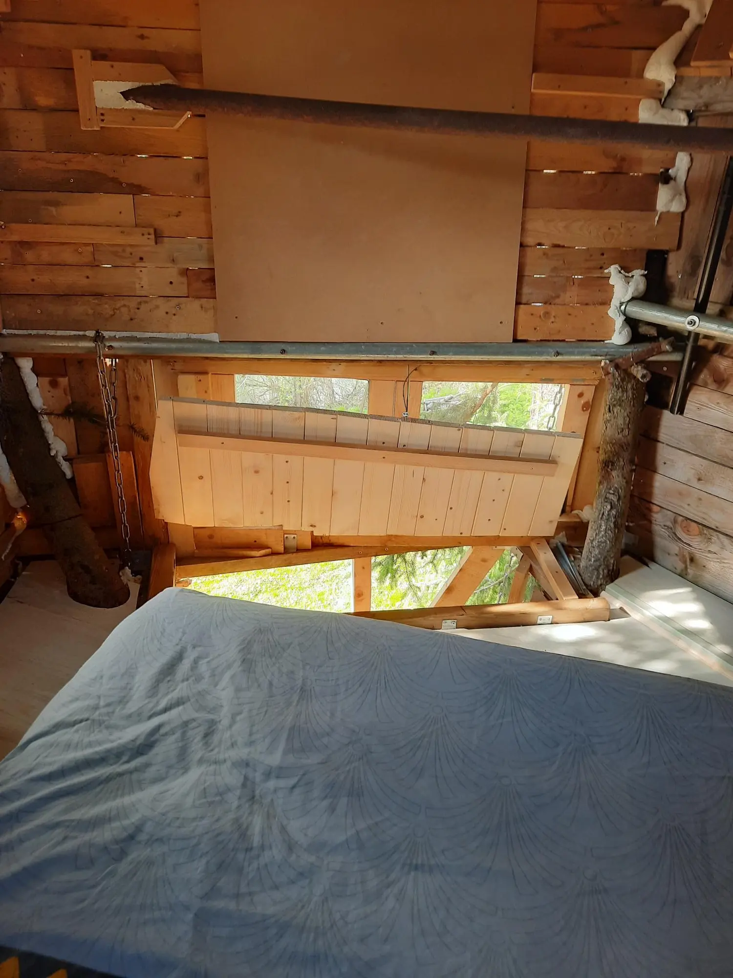 Cabane au centre du sapin à Vaire, photo 3