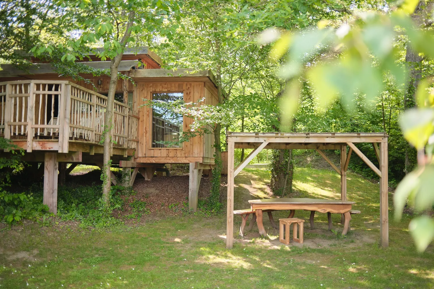 Cabane Au Fil de l'Eau, cabane sur pilotis à Saint-Léger-aux-Bois