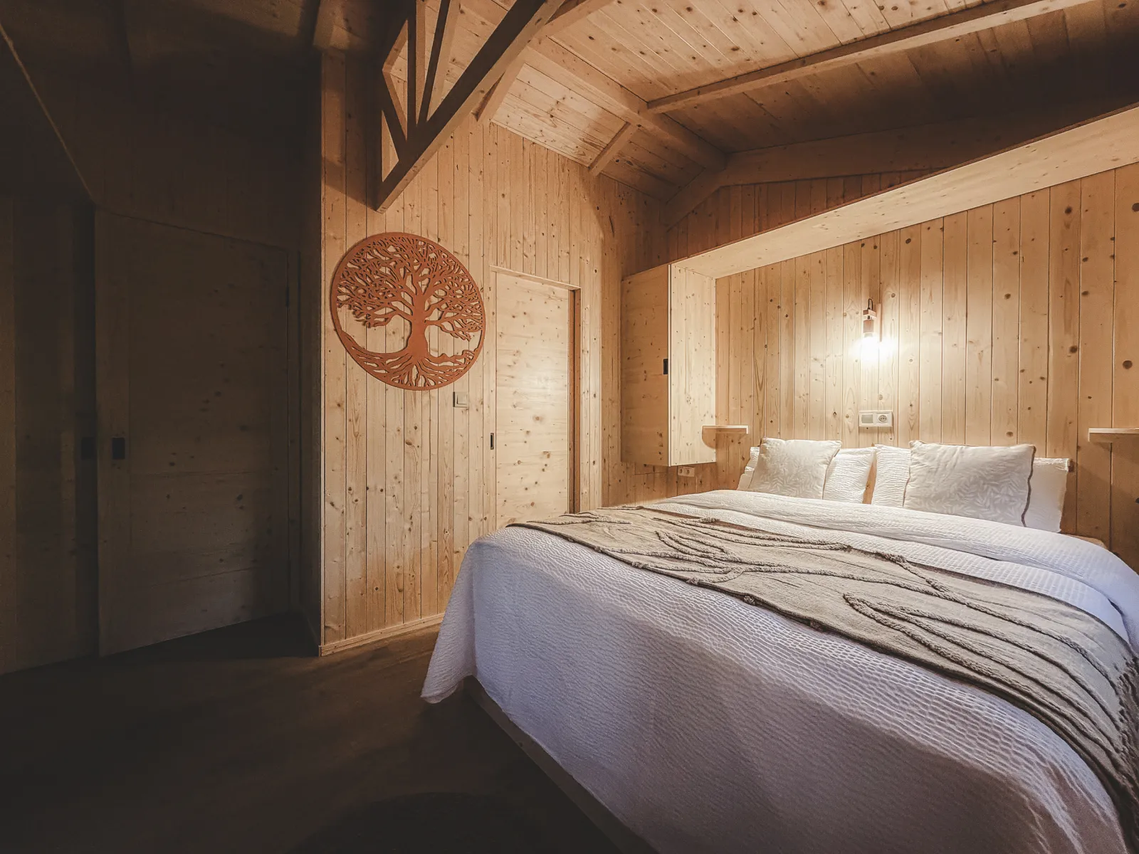 Cabane Ausèla, cabane sur pilotis à Saint-Aubin-de-Nabirat