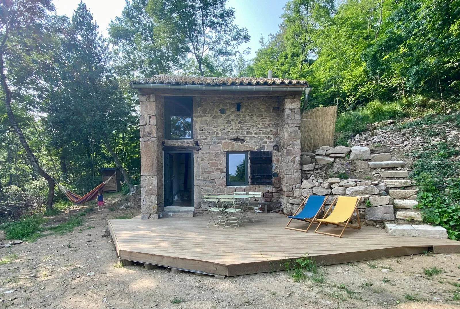 Cabane autonome du Clos Sauvage, cabane au sol à Leynes