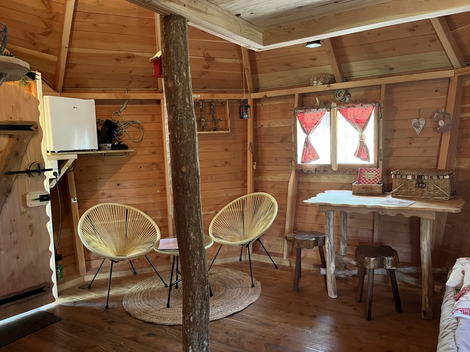 Cabane aux fées à Chisseaux, photo 2