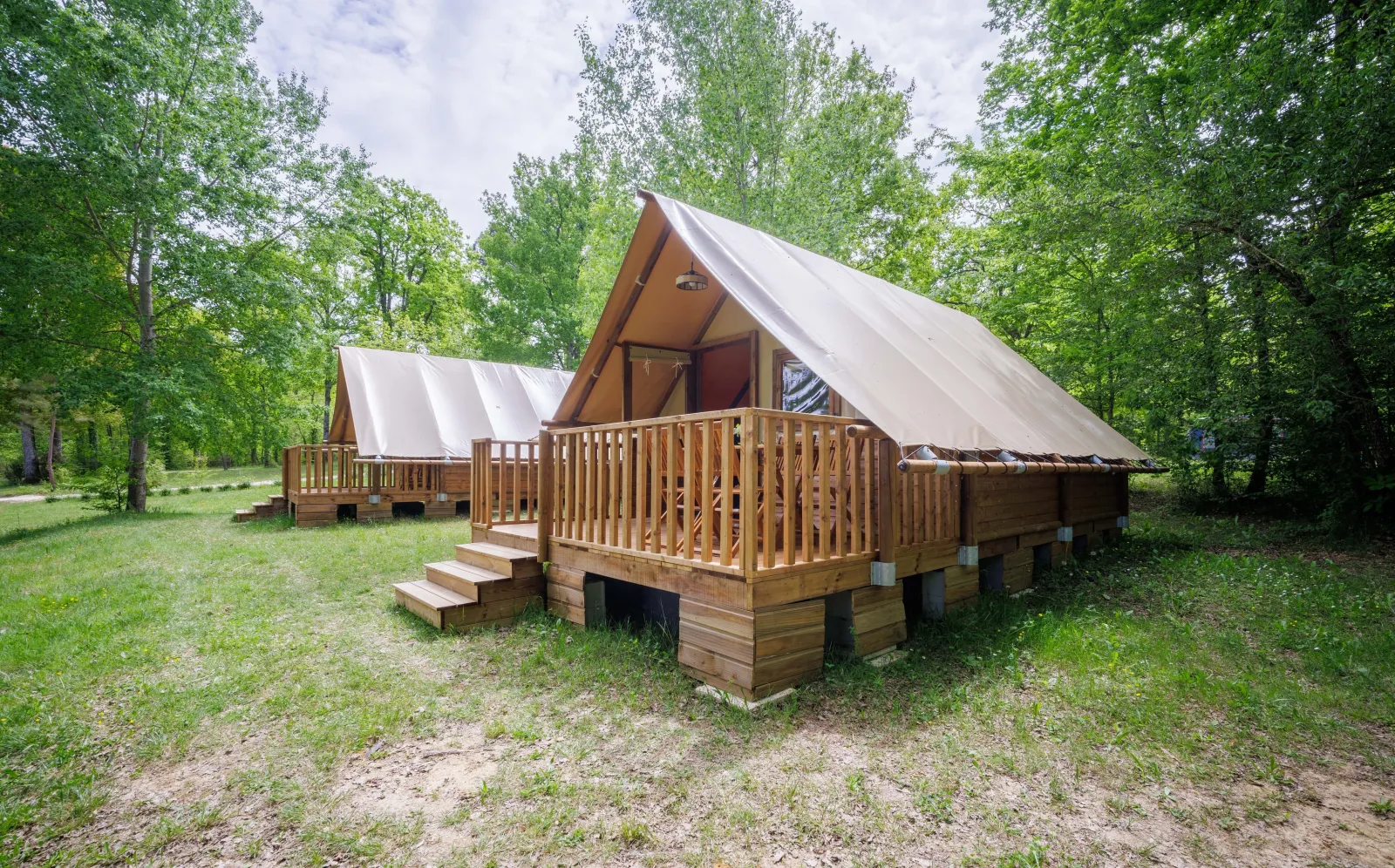 Cabane Aventure, cabane au sol à Lamothe-Fénelon
