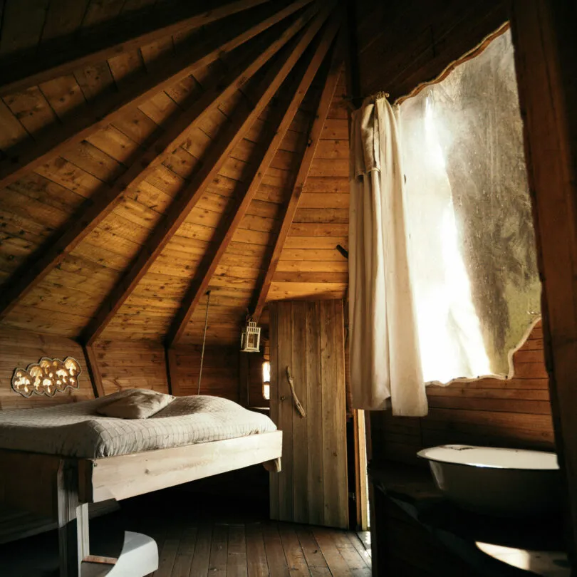 Cabane Baron perché à Saint-Germain-des-Essourts, photo 2