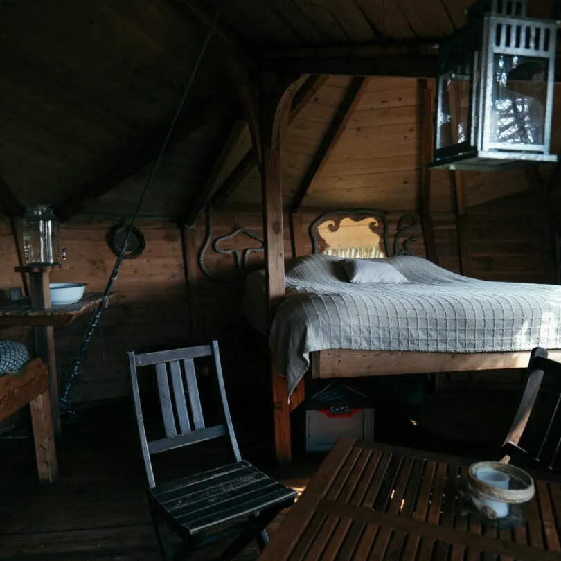 Cabane Baron perché à Saint-Germain-des-Essourts, photo 4