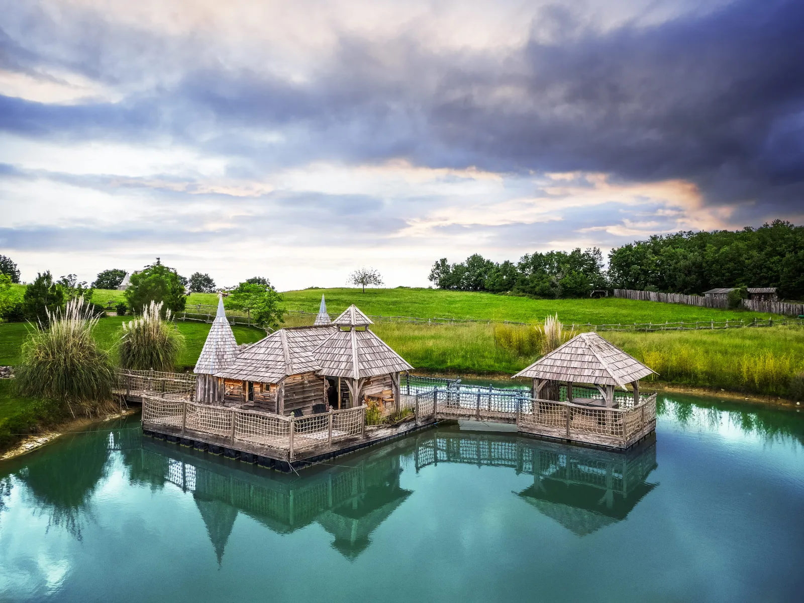 Cabane Biron, cabane sur l'eau à Beaumontois-en-Périgord
