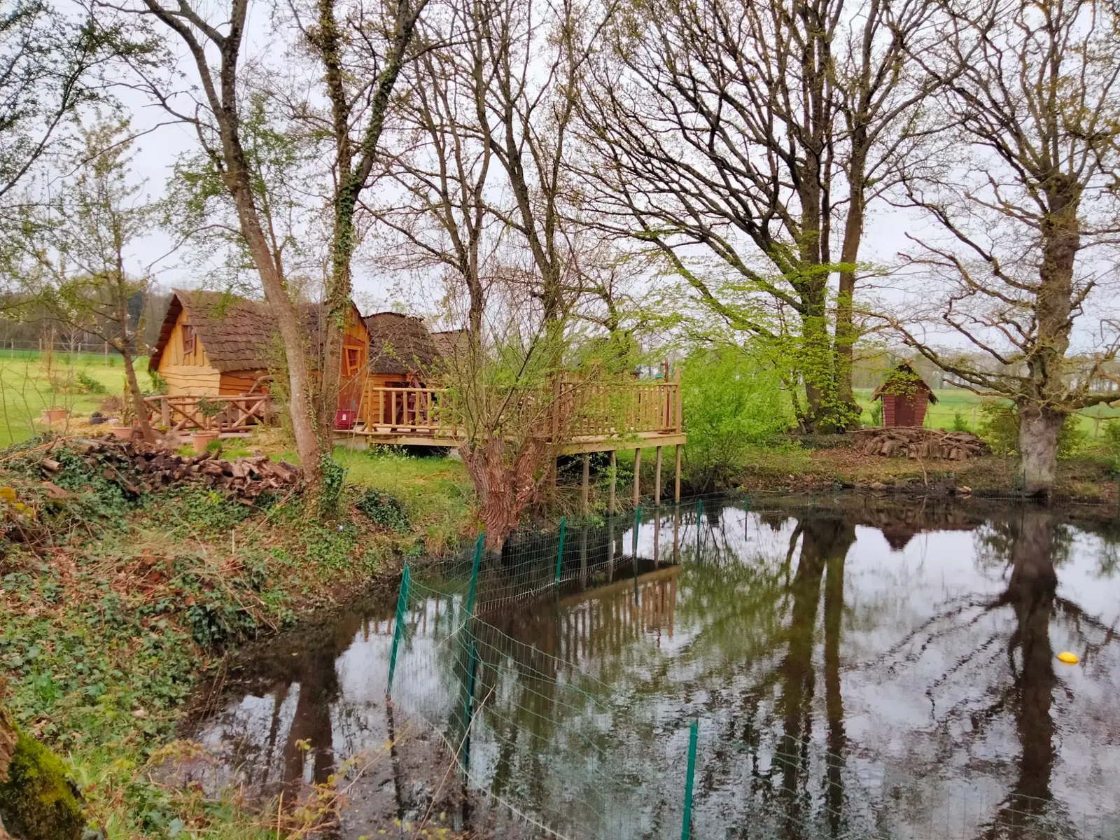 Cabane bohème en Brocéliande, cabane au sol à Mauron