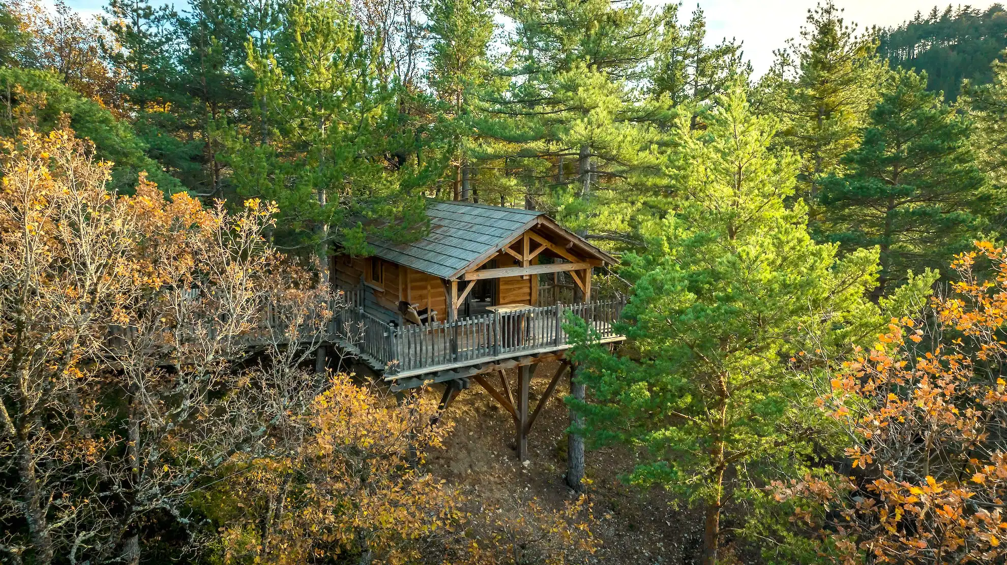 Cabane Bois d'Arambe, cabane dans les arbres à Serres