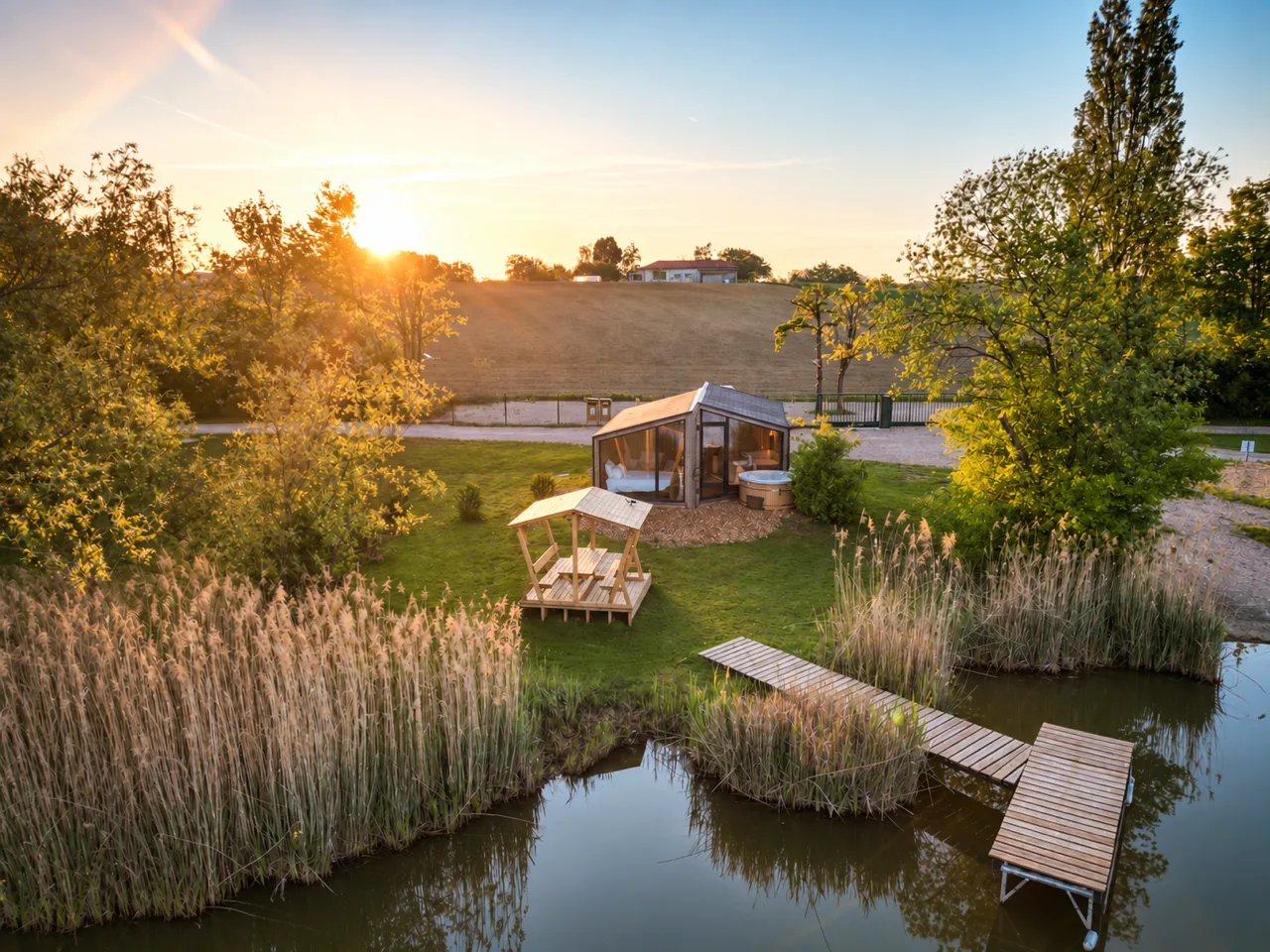 Cabane Bois Flotté, cabane au sol à Bâgé-Dommartin
