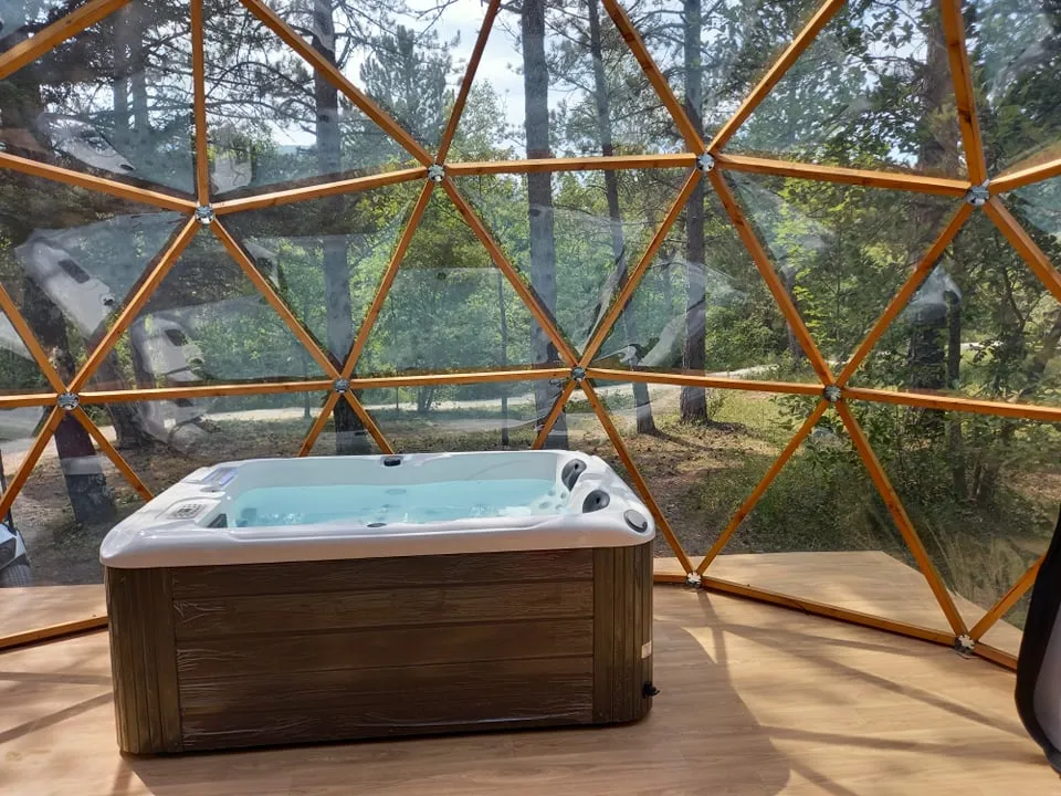 Cabane Bulle & Spa 2 à Saint-Pierre-d'Argençon, photo 3