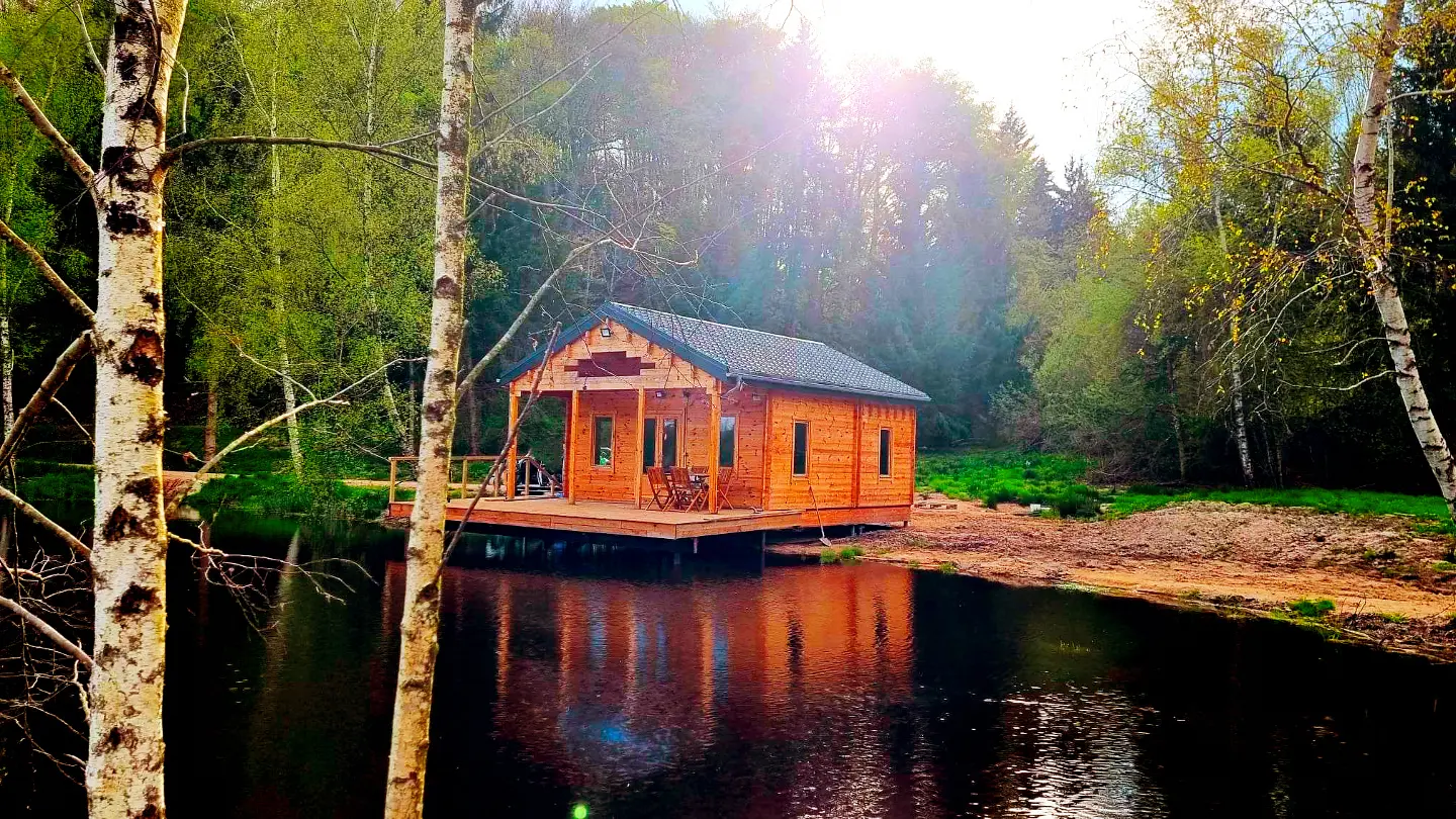 Cabane du lac de Chaumeçon à Saint-Martin-du-Puy, photo 2