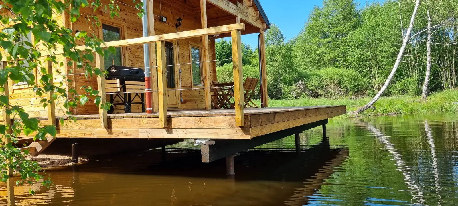Cabane du lac de Chaumeçon à Saint-Martin-du-Puy, photo 3