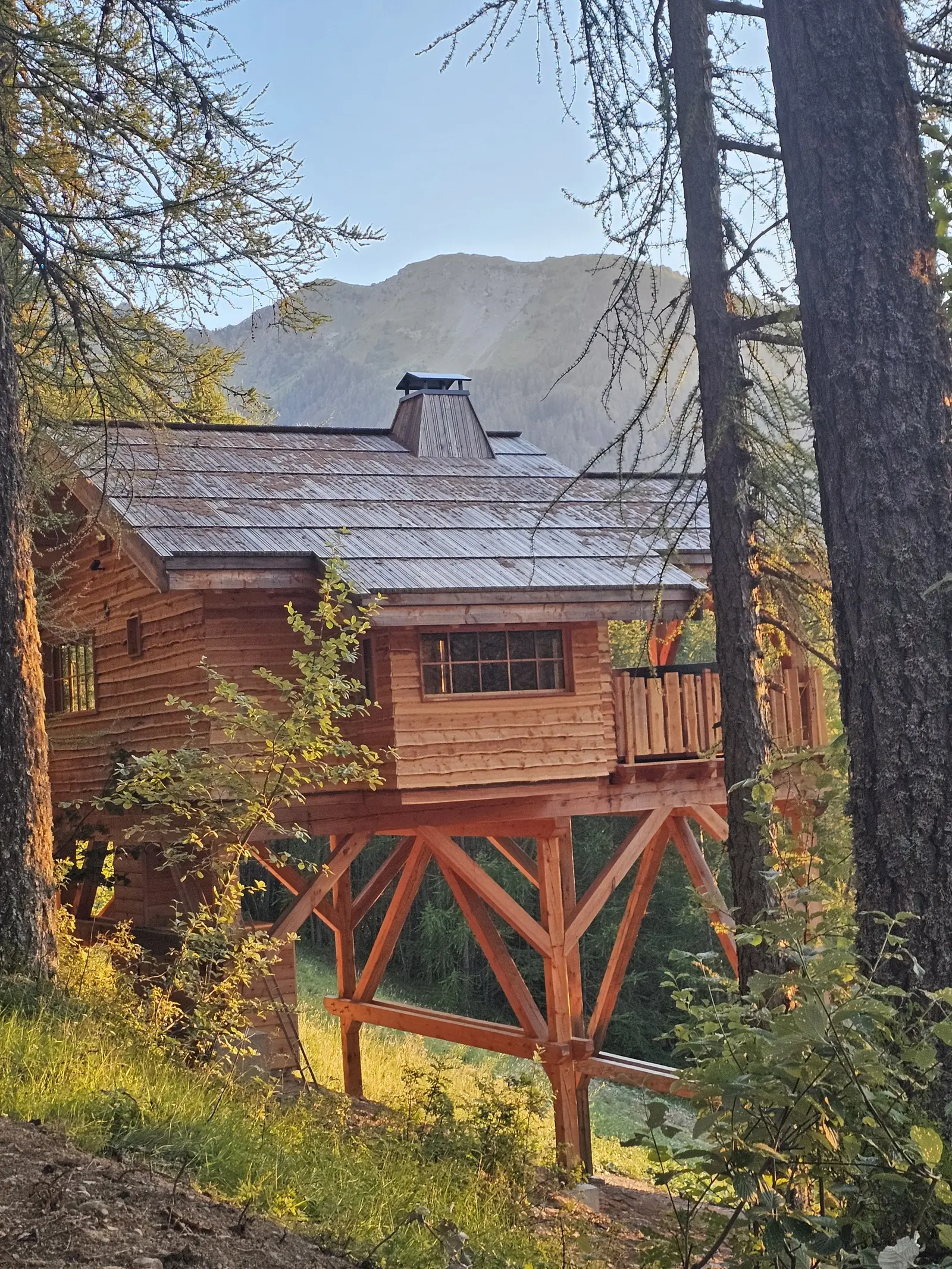 Cabane Hulotte, cabane dans les arbres à Les Orres