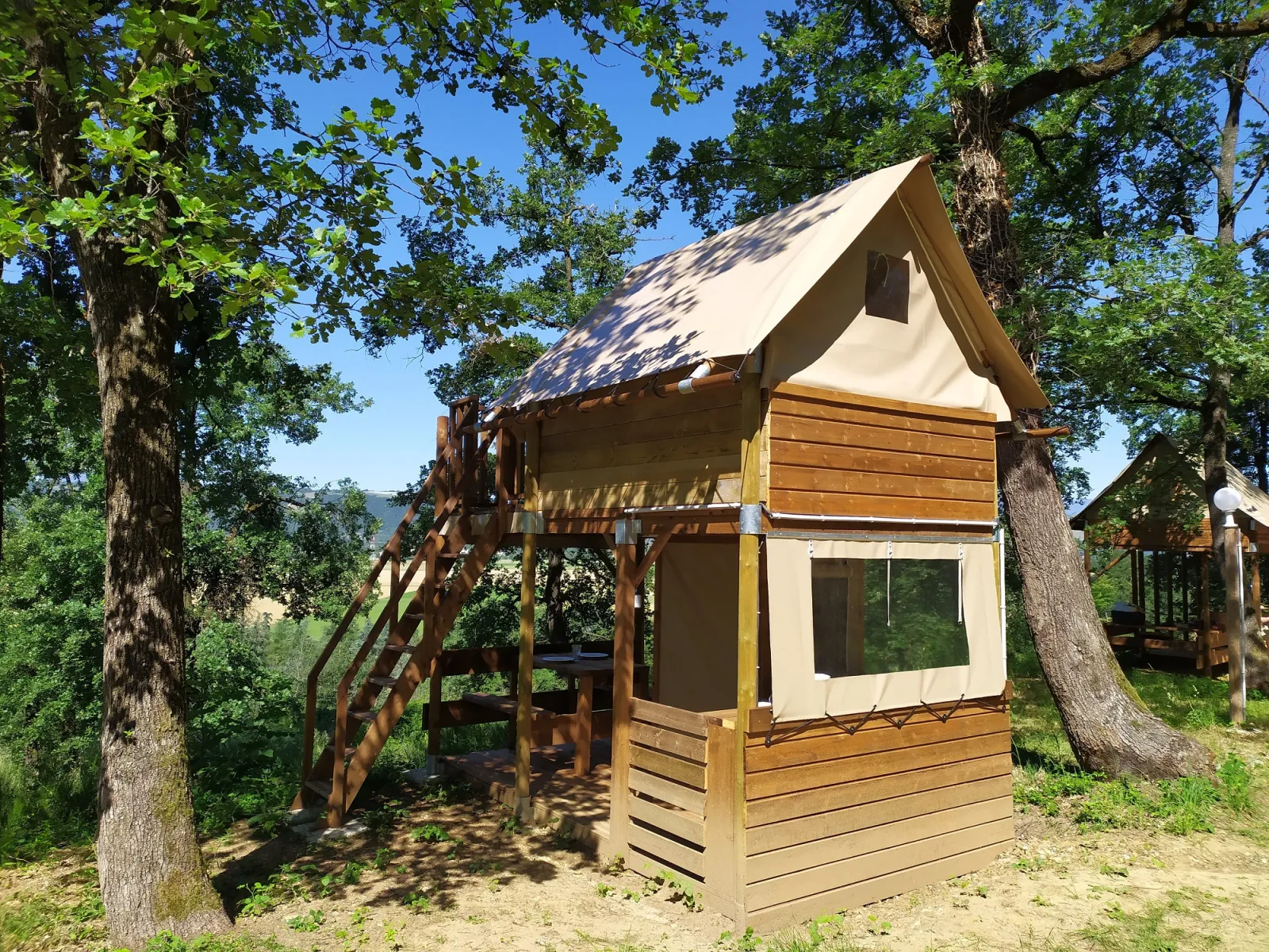 Cabane Perchée Duo, cabane sur pilotis à Albon