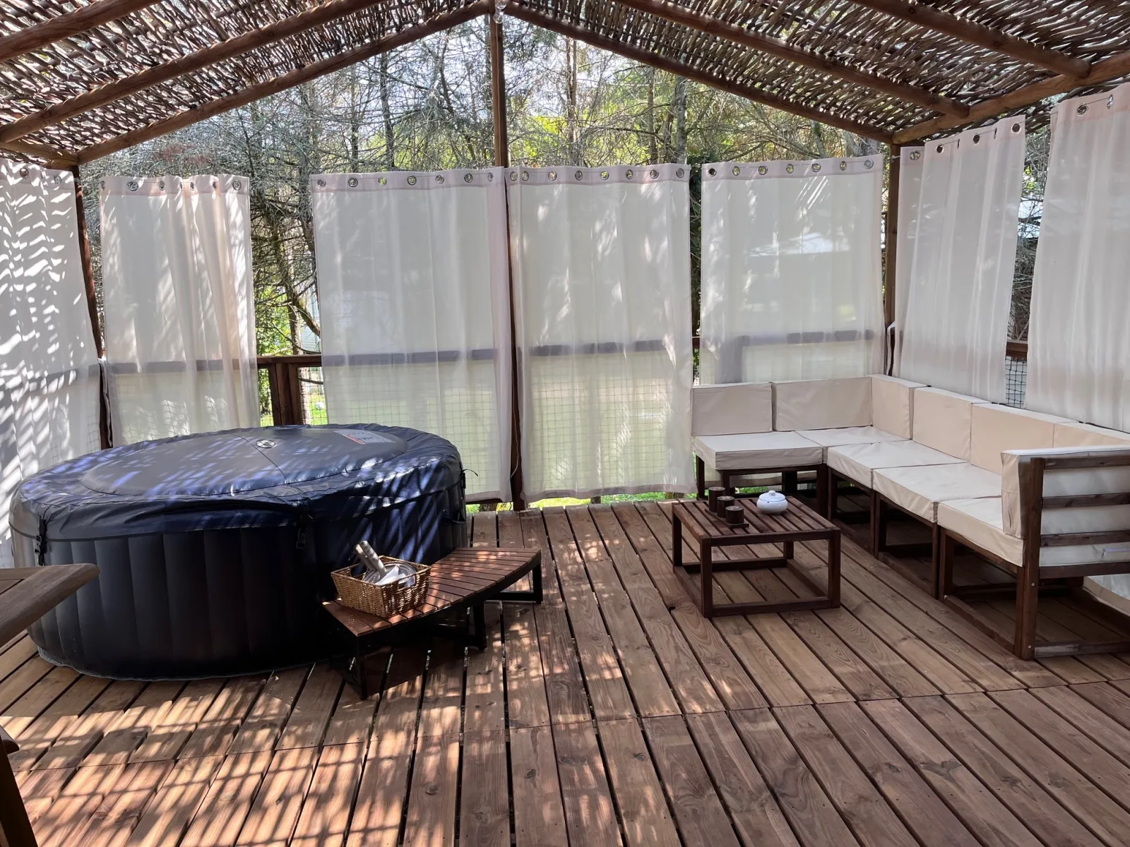 Cabane Romantique avec Jacuzzi à Saint-Astier, photo 4