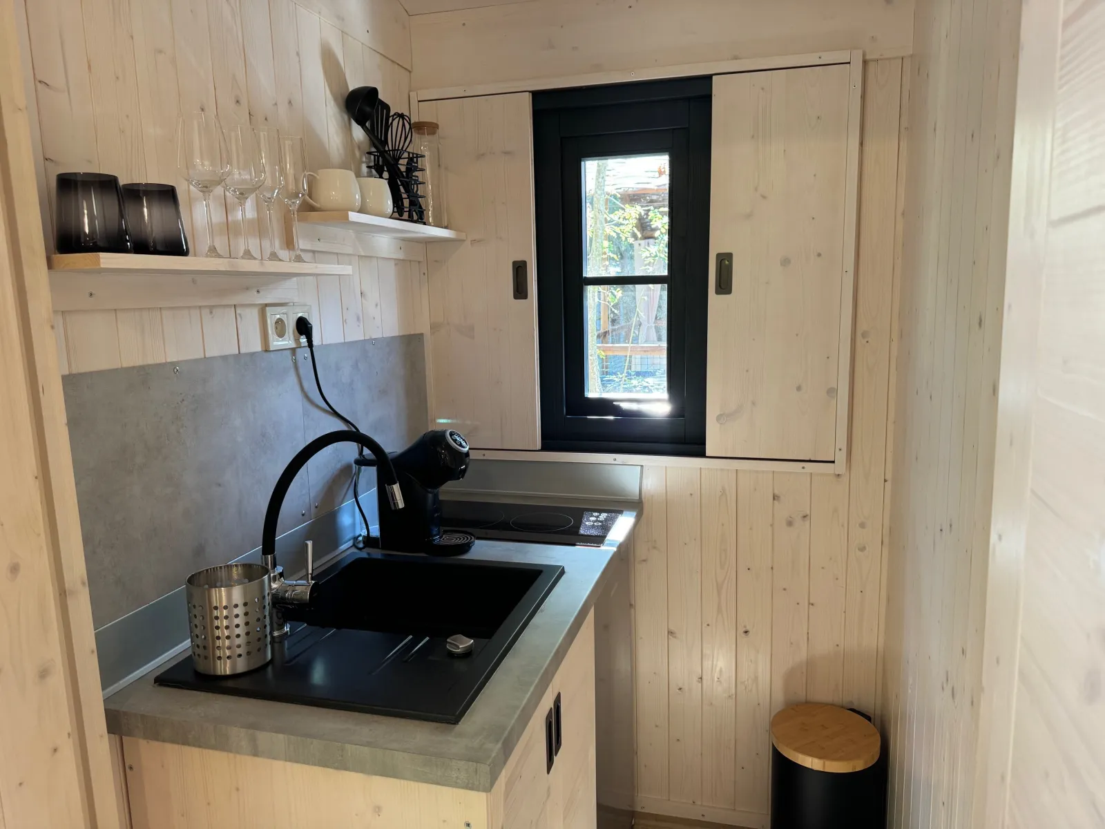 Cabane Romantique avec Jacuzzi à Saint-Astier, photo 5