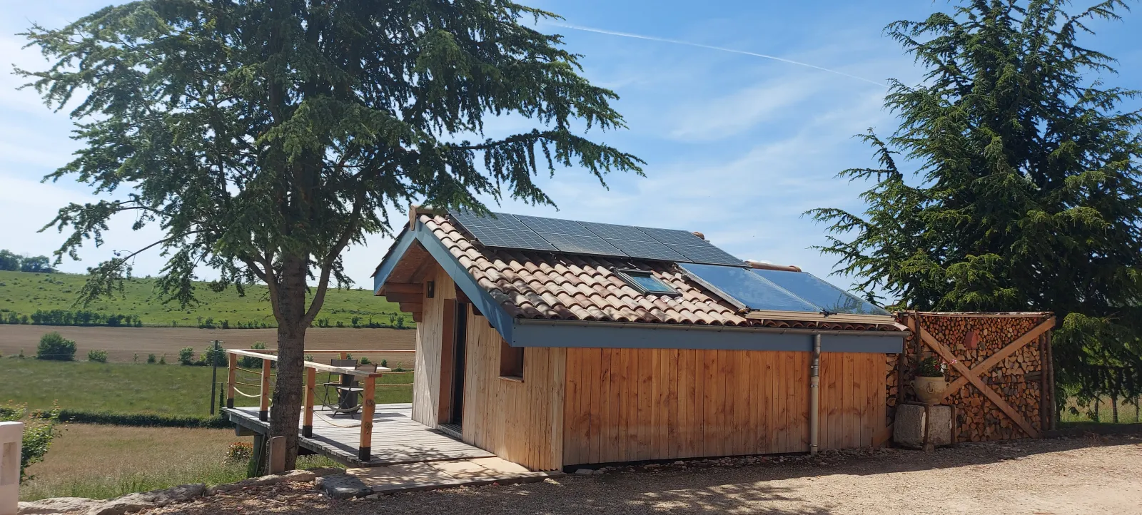 Cabane Wood & Spa, cabane au sol à Chasselay
