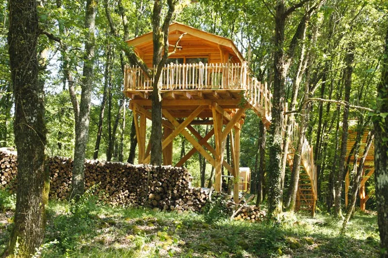 Cabane Camille, cabane dans les arbres à Monsac