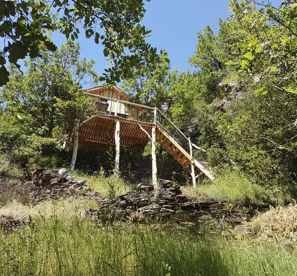 Cabane Castor, cabane sur pilotis à Vebron