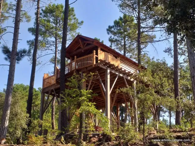 Cabane Céleste, cabane dans les arbres à Les Salelles