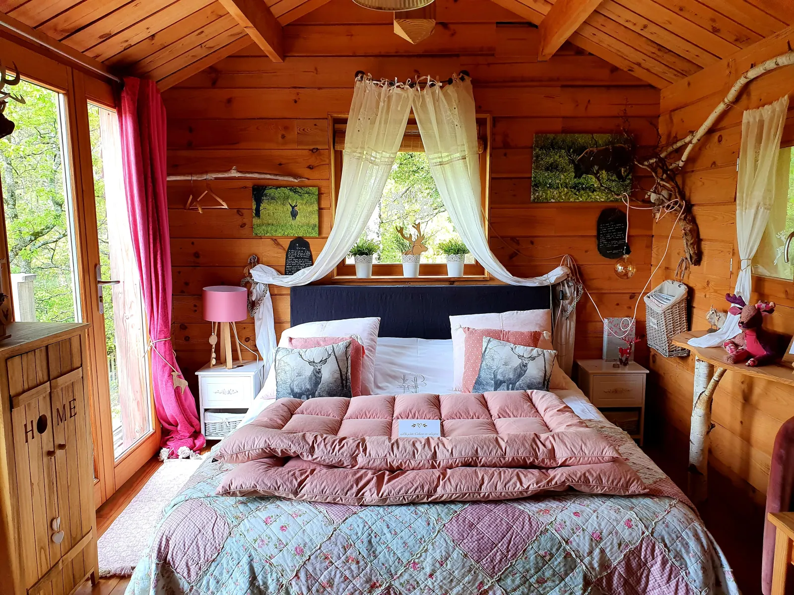 Cabane Cerf, cabane dans les arbres à Vebron