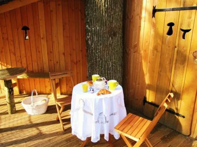 Cabane champignon à Giffaumont-Champaubert, photo 2