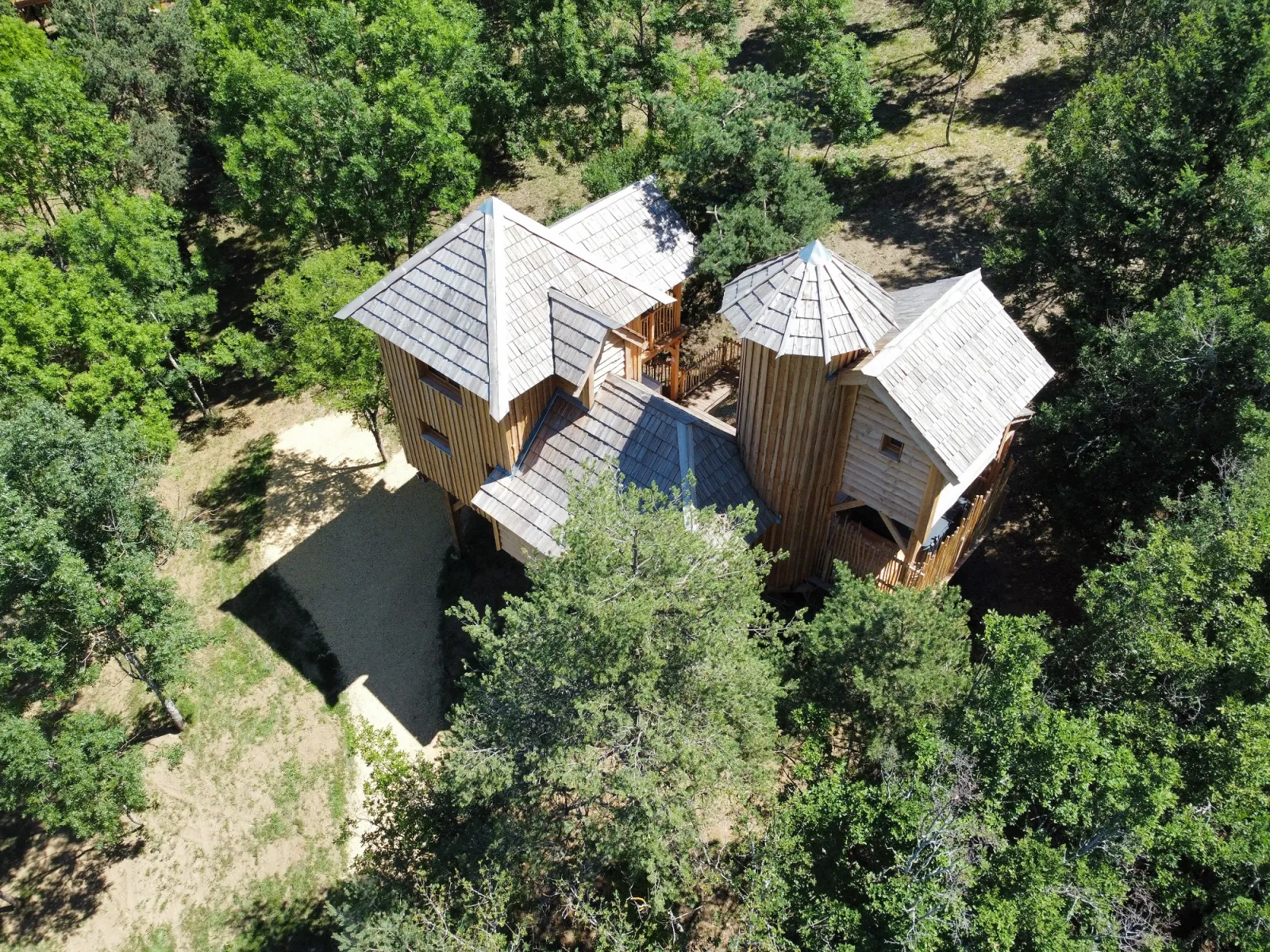 Cabane Château Familiale, cabane dans les arbres à Vieille-Brioude