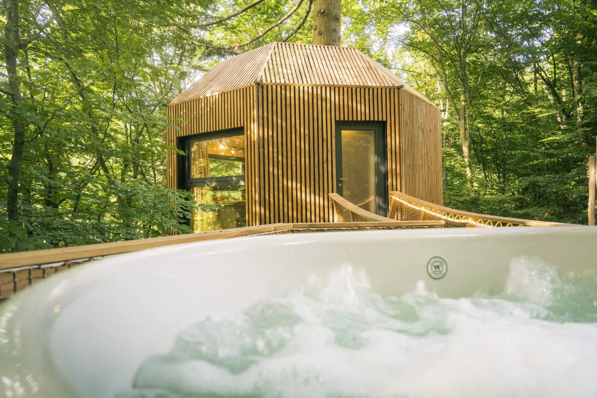 Cabane Cocoon, cabane dans les arbres à Gillonnay