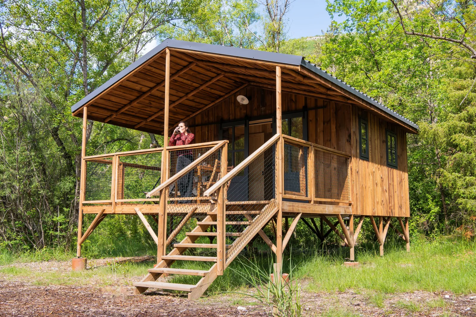 Cabane cosy sur pilotis, cabane sur pilotis à La Motte-Chalancon