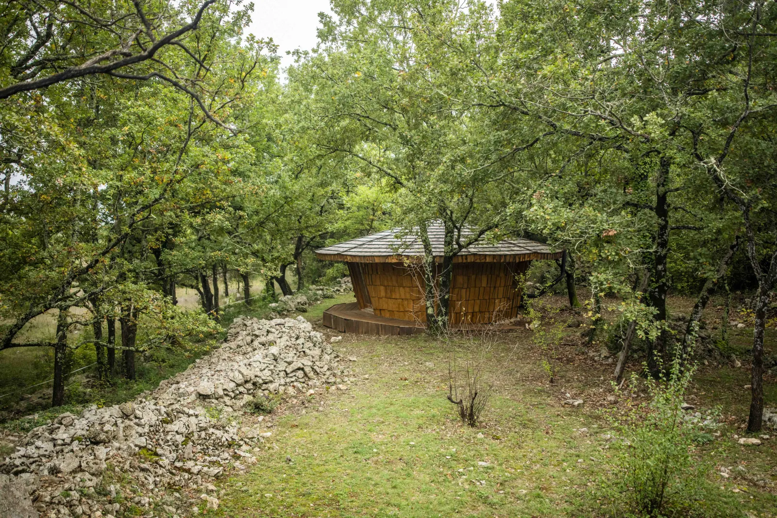 Cabane Couleurs Indiennes, cabane sur pilotis à Cazilhac