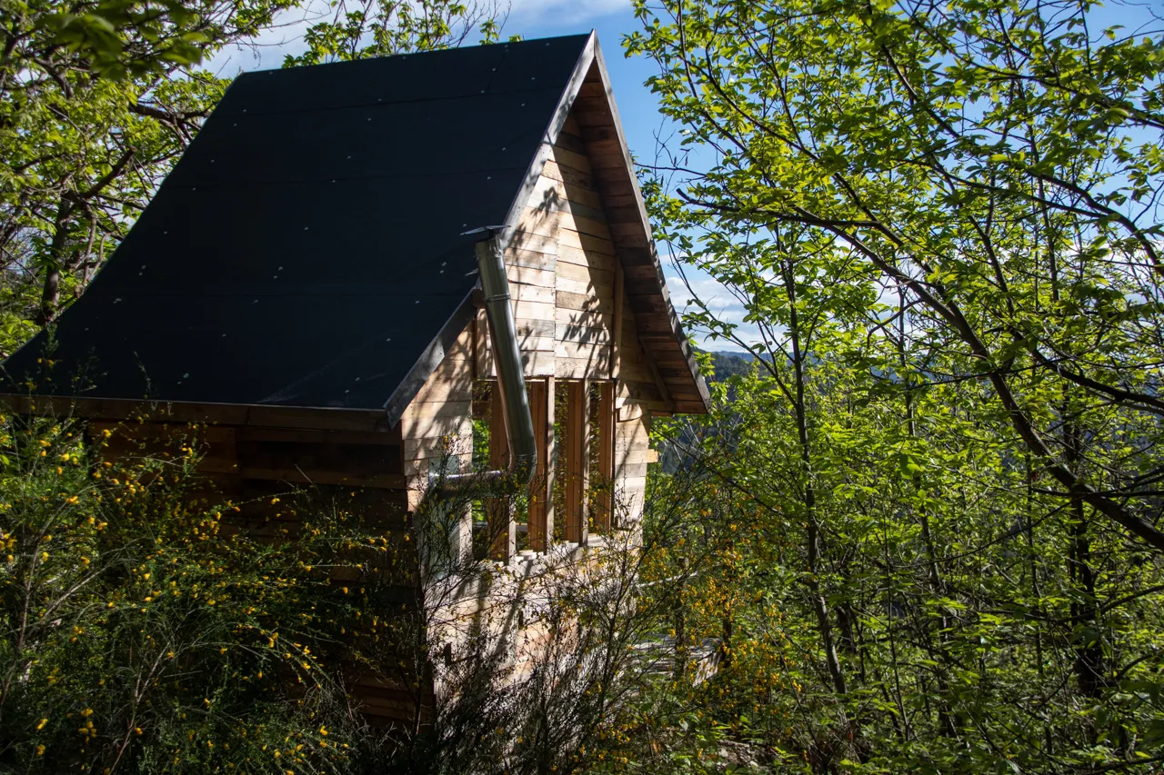 Cabane d'Émerveille, cabane au sol à Mialet