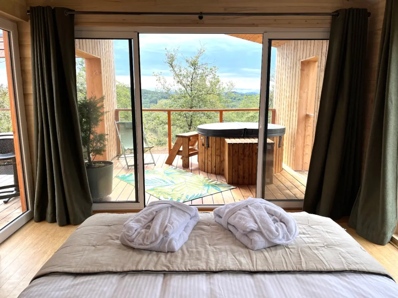 Cabane de Combe Falce, cabane au sol à Salignac-Eyvigues