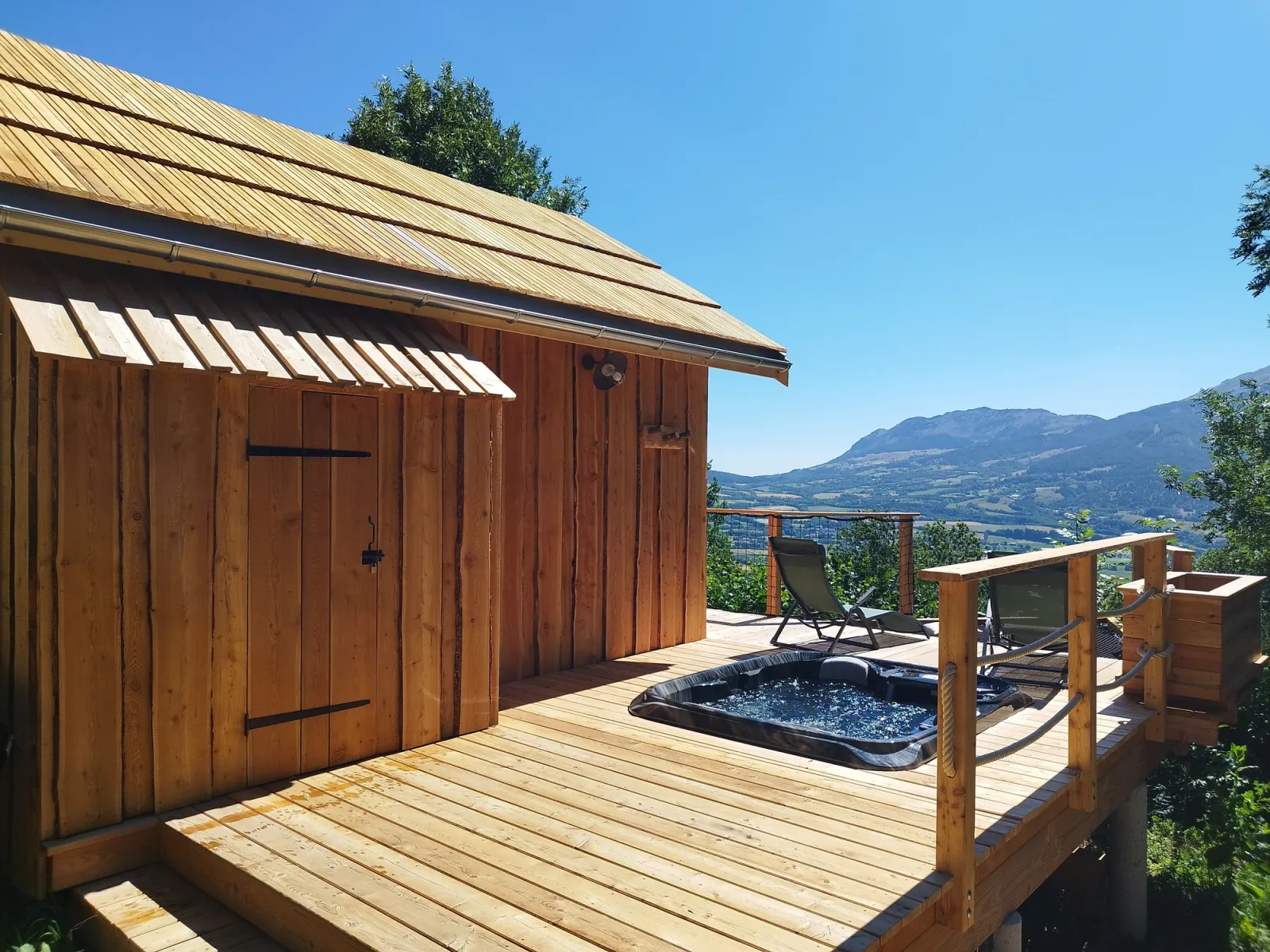 Cabane de l'Aiguille, cabane au sol à Saint-Julien-en-Champsaur