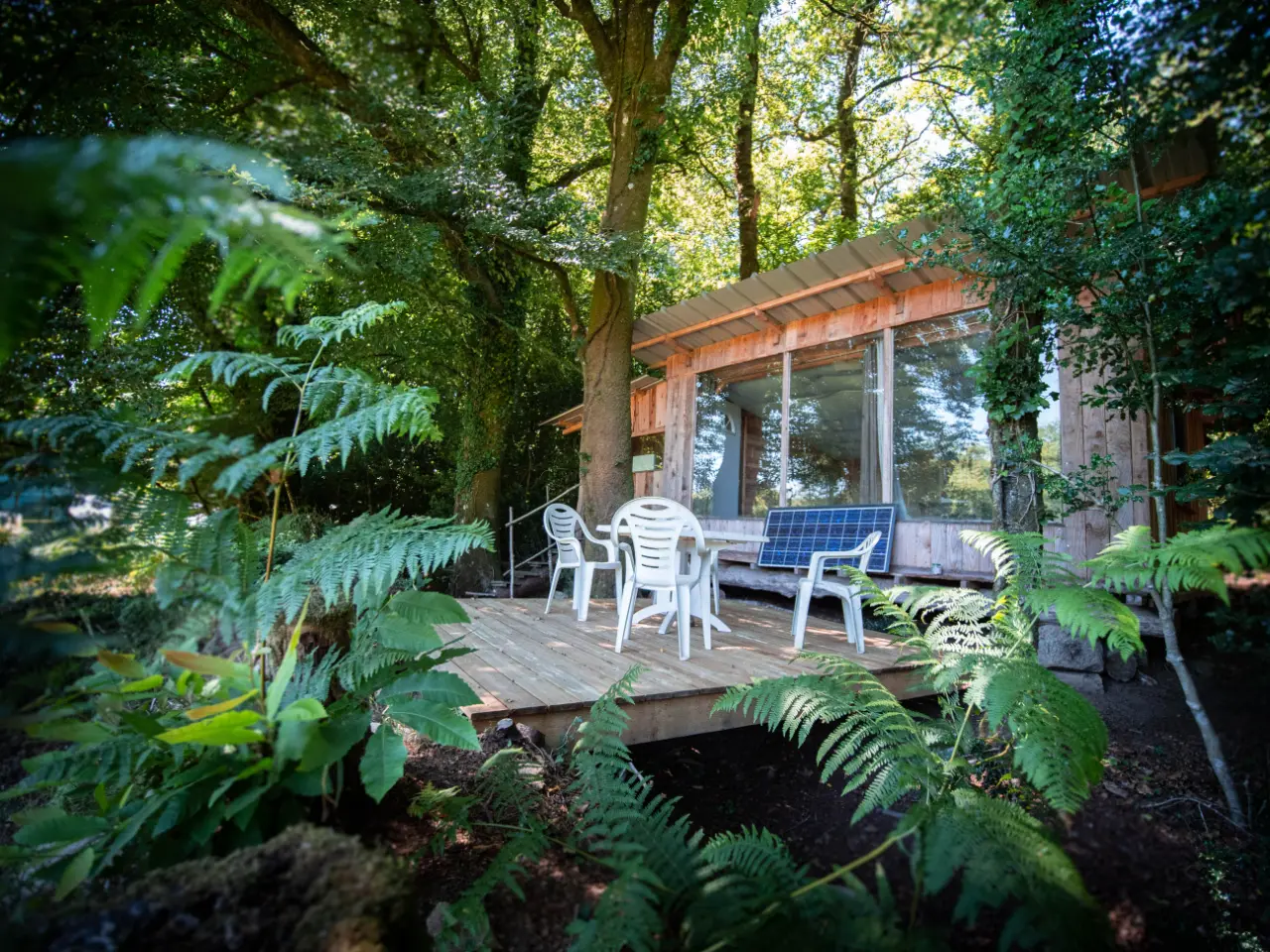 Cabane de l'écovillage, cabane au sol à Priziac