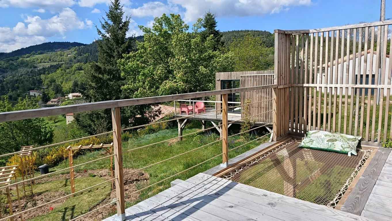 Cabane de l'Elfe, cabane sur pilotis à Saint-Félicien