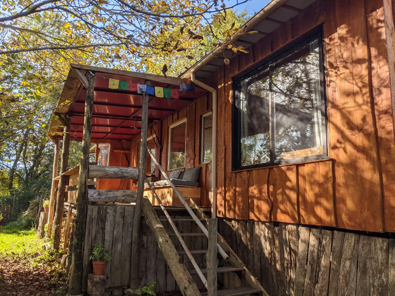 Cabane de l'Esquirol, cabane au sol à Montespan
