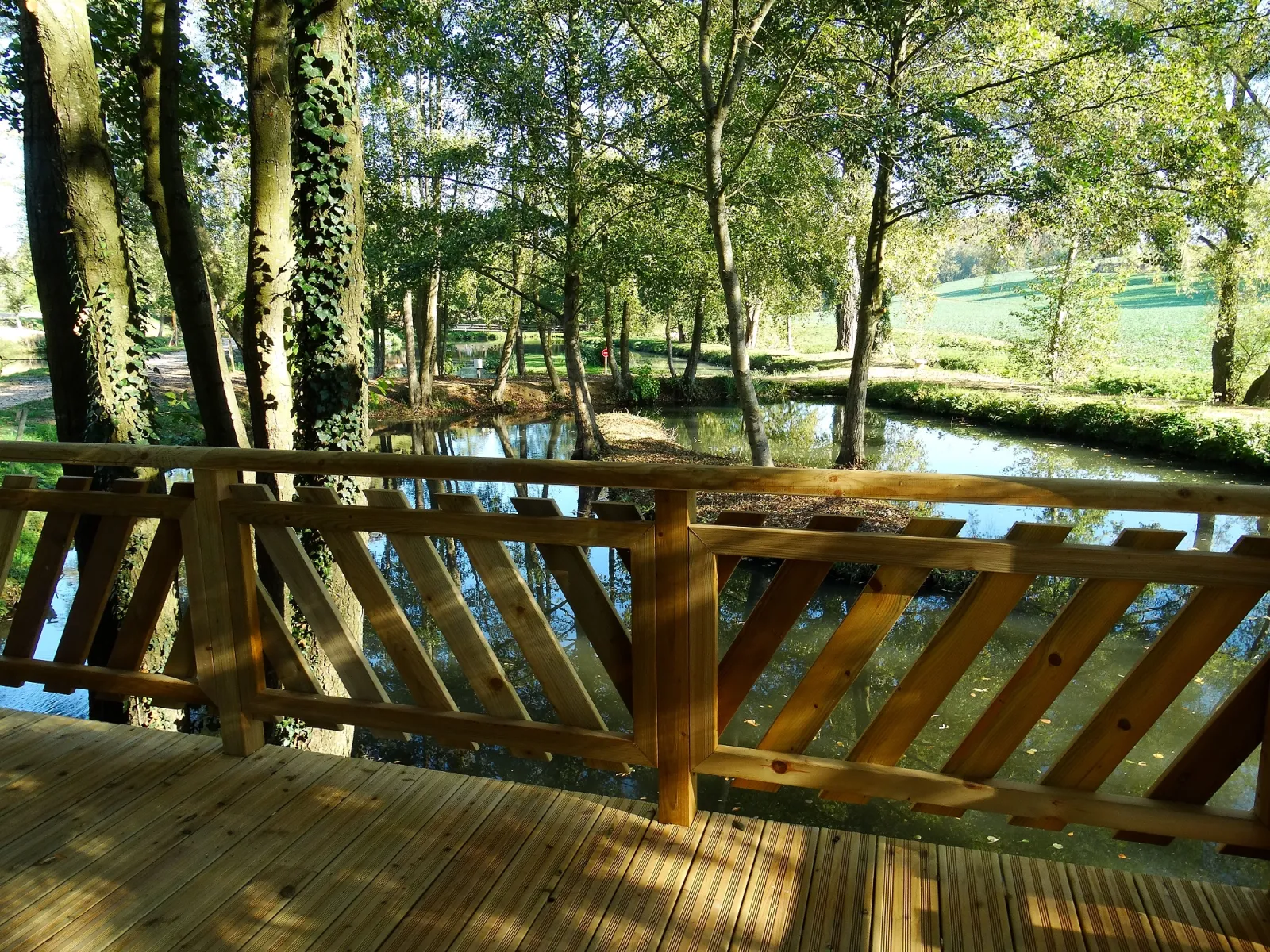 Cabane de l'Orpailleur, cabane au sol à Cessières-Suzy