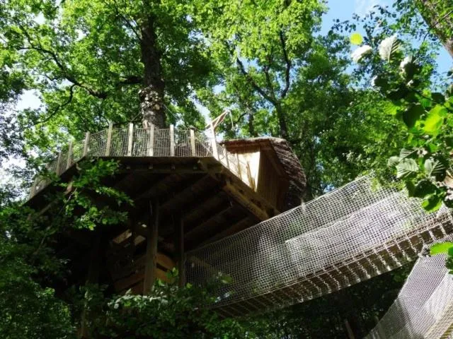 Cabane de la ferme, cabane dans les arbres à Giffaumont-Champaubert