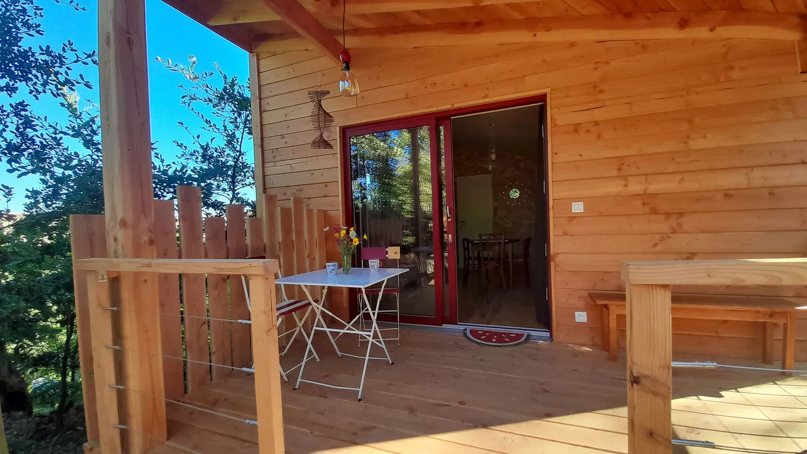Cabane de la Grande Ourse, cabane au sol à Banne