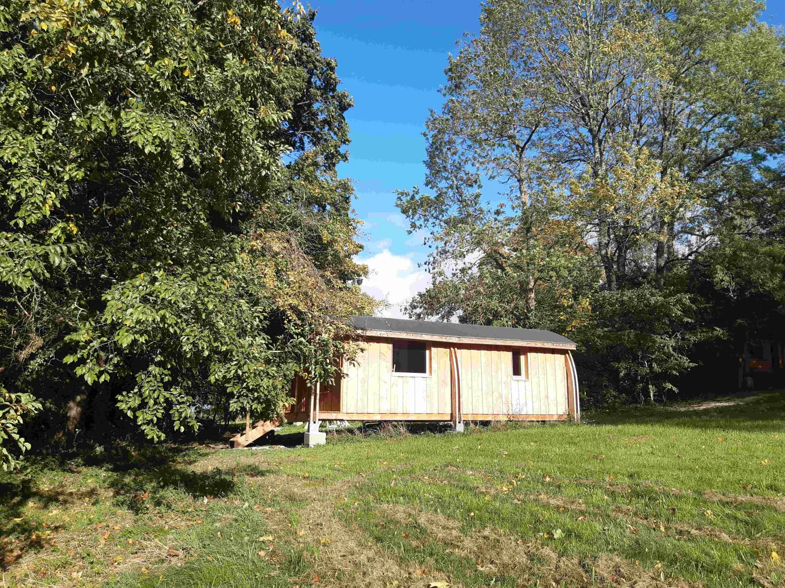 Cabane de la Hulotte, cabane au sol à Charnizay